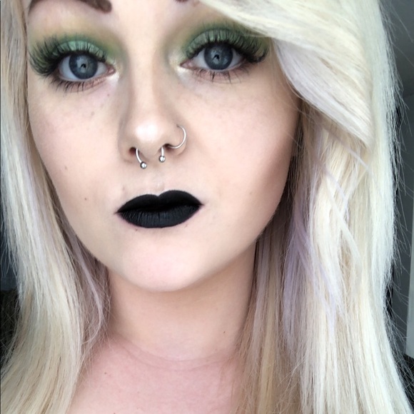 Meet your Posher, Alyssa - Picture 3 of 4